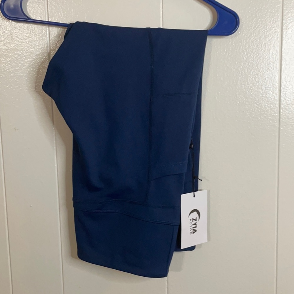 ZYIA Navy pocket light n tight Hi rise Capri 20”